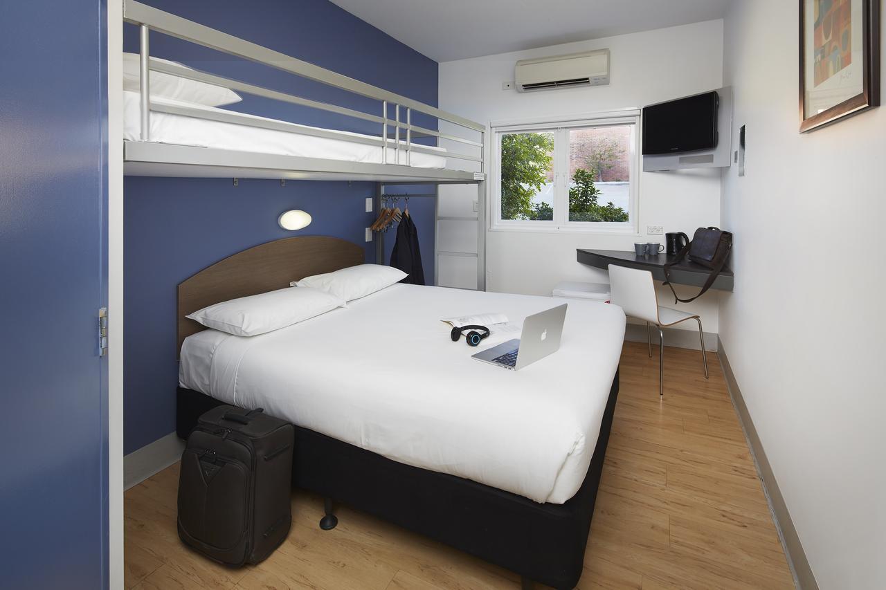 Ibis Budget Perth Airport Екстериор снимка