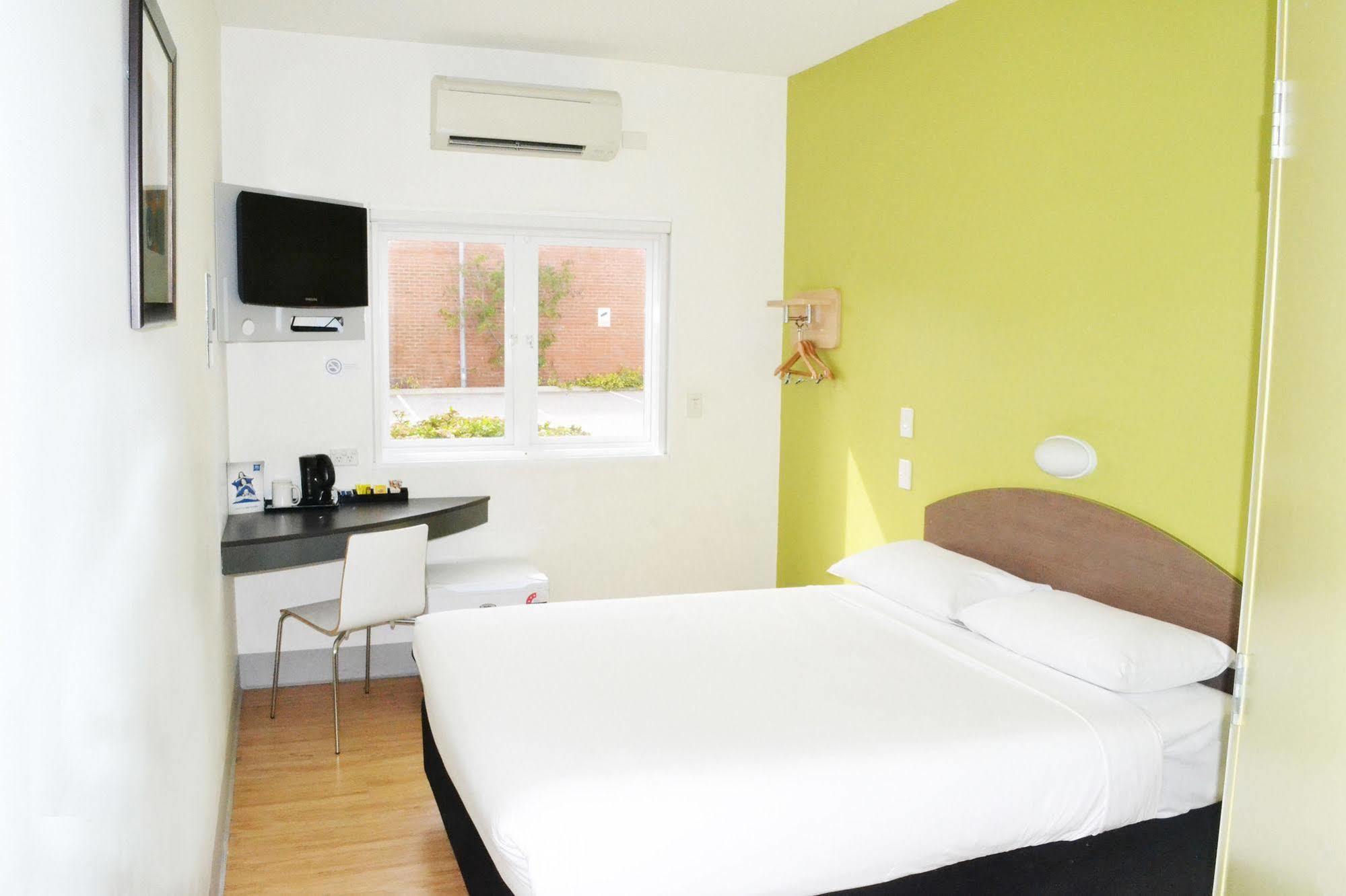 Ibis Budget Perth Airport Екстериор снимка