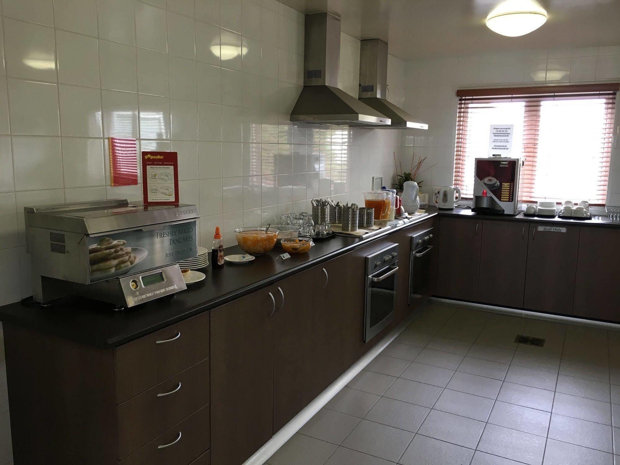 Ibis Budget Perth Airport Екстериор снимка